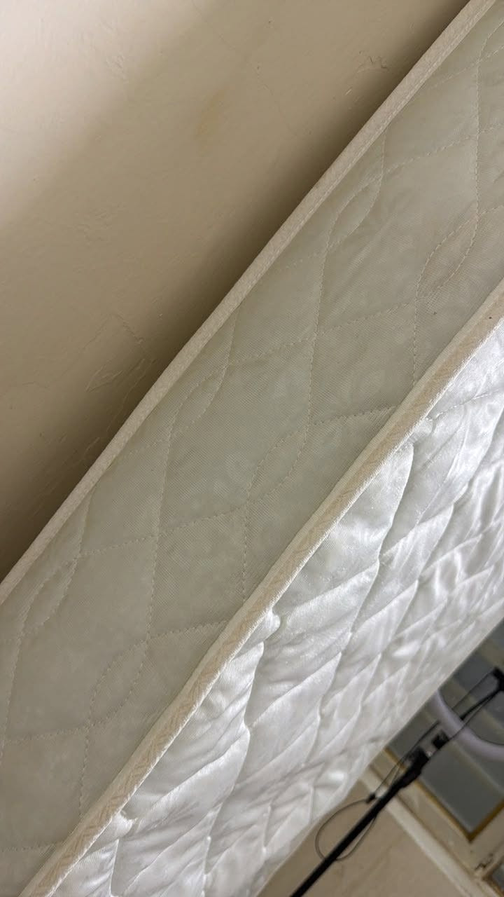 مبرده صغيره مع دوشك نفر جديد للبيع حي الجامعة ت***********
