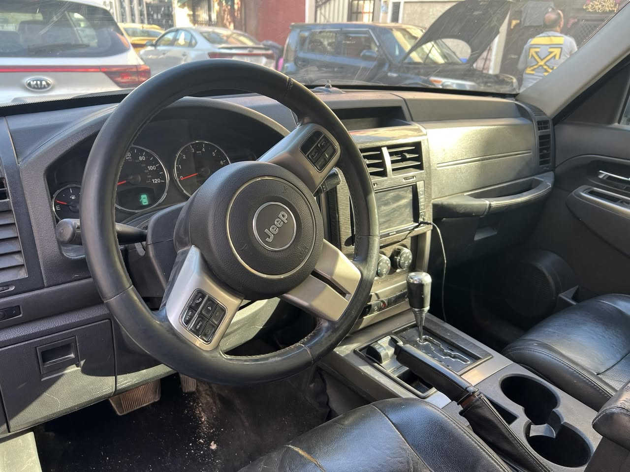 سلام عليكم رمضان كريم جيب لبرتي 2012 لمتيد شاشه كامره فتحةسقف تخم تاير جديد ويل 20 مري كهرباء عنواني الشعب *********** سياره بسمي سنويه 31 سعر 85 ورقه
