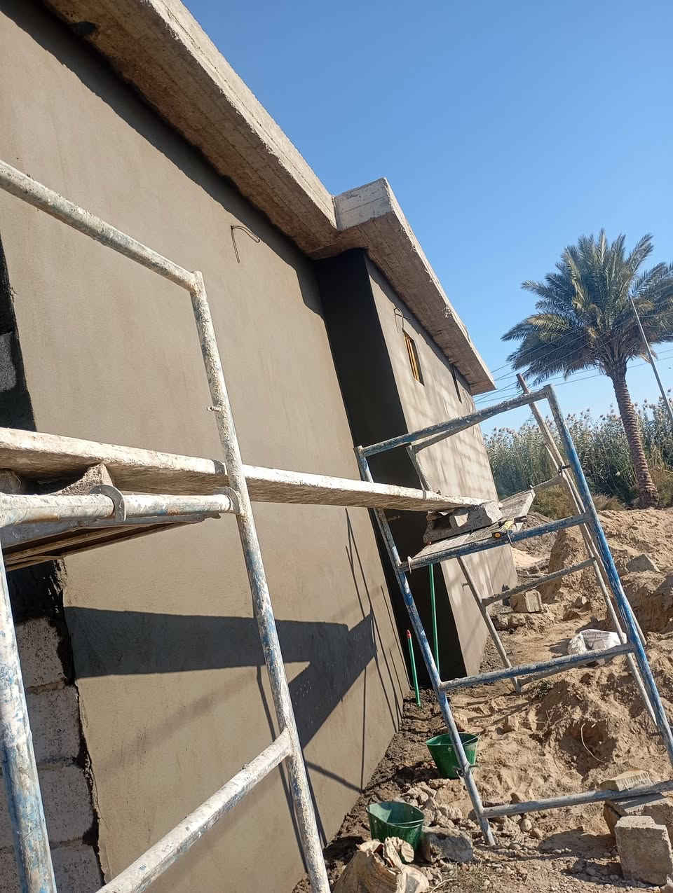 السلام عليكم كادر الباخين من الموصل شغل نضيف الي عناد شغل بل متر يتصل عل رقم 0787 944 0419
