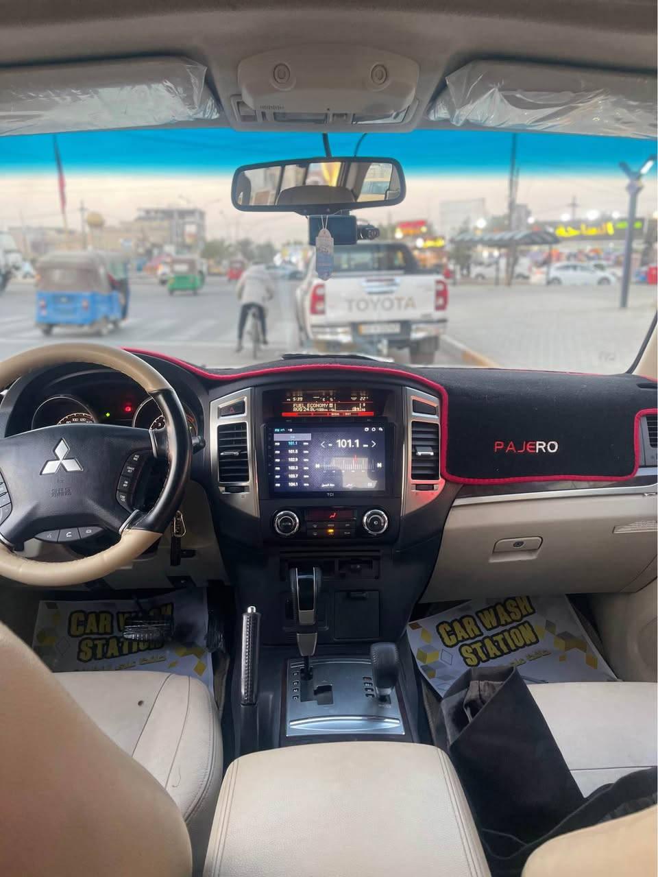 السلام عليكم 
باجيرو موديل 15صدفي حبتور 
ماشية 142
محرك كير مكفولات 
السيارة بيها فقط بنيد صبغ ودعامية بدون دواخل رقم بغداد السيارة نظيفه الحمدلله كله ع الشركه
الاتصال *********** بغداد, العراق
