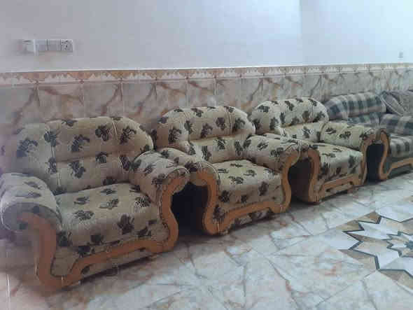 ٣ تخم للبيع حطاطه واحد ديوان والباقي غير شكل  سعر الكل ٤٠٠ وبيهم مجال لشراي العنوان الرمادي جزيرة للإستفسار الاتصال على هاذه ***********
