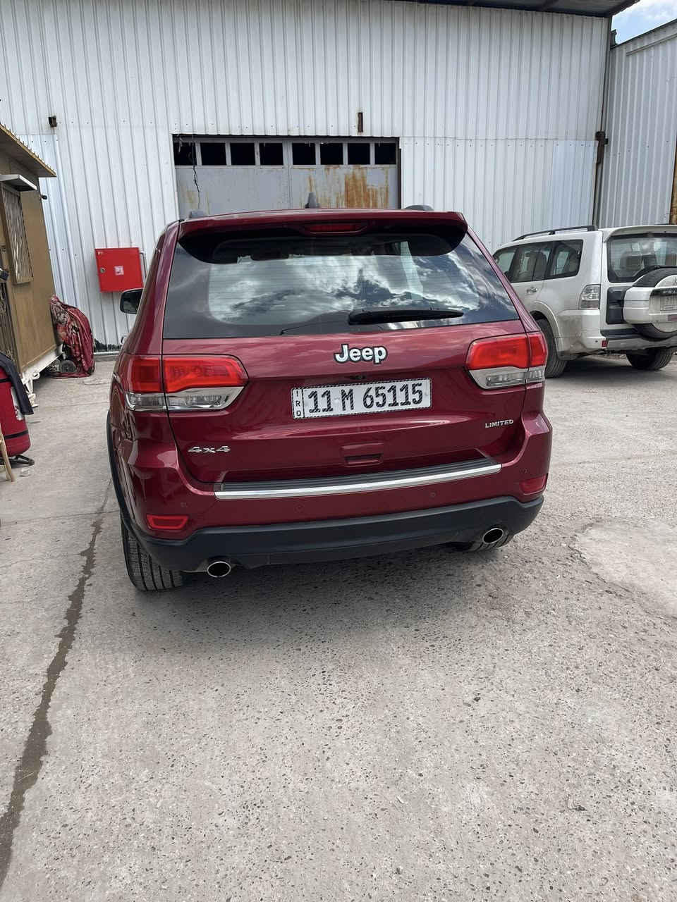 جيب لمتد 14 خليجي
سياره 1 على 1 ميحتاج أذكر 
مكينه كفاله من فتح برغي 
صبغ بنيد بدون حادث بدون أيرباك 
كشرها نظافته 95 
غرفتها جديده 
بانزين عادي بدون دوانز ضمان 
ماشيه 178
بأسمي هزه وارقام جدد 
***********
مكان الكرخ
