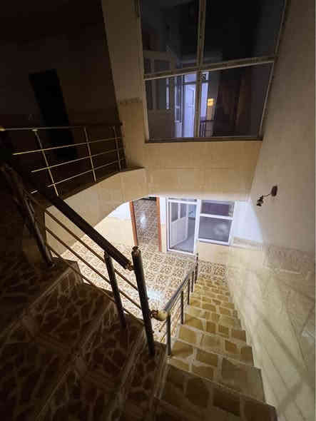 بيت للبيع في كلاويش 
موقع مميز جداً على شارع 120 بالظبط
عائد استثماري شهري 400 الف

مساحة 125 متر دستور سليماني
تفاصيل وصور للداخل على واتس اب
السعر 8 دفاتر ومجال ببسيططط جداً
*********** أربيل
