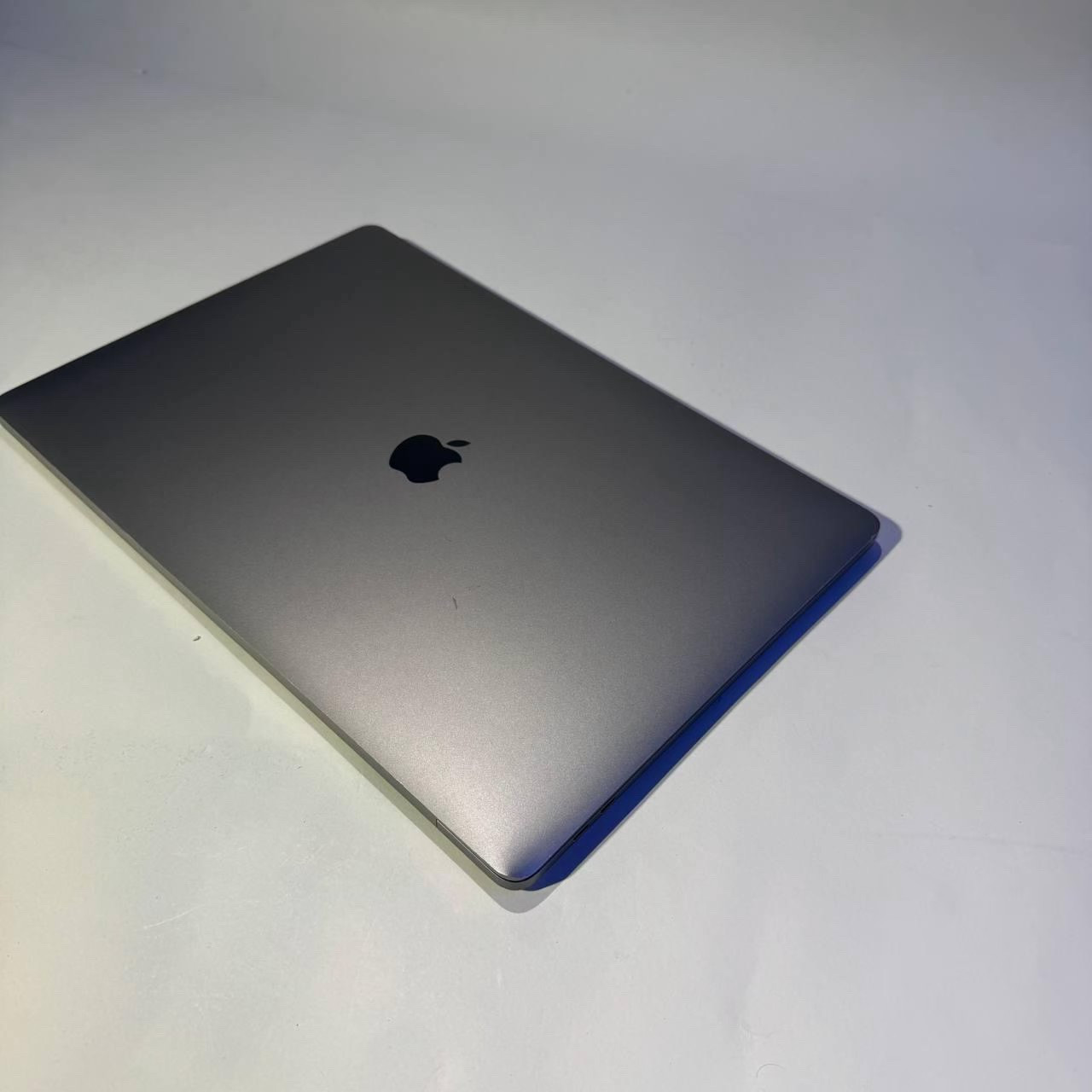 macbook pro 2019
cpu : core i9
ram : 32
gpu : amd 4gb
hard :500 gb بغداد, العراق


**إذا كنت صاحب هذا الإعلان وتريد حذفه لأي سبب، رجاءا أرسل رسالة إلى الدعم الفني**