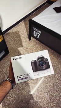 Canon 250D • نسخة STM • حالة ممتازة