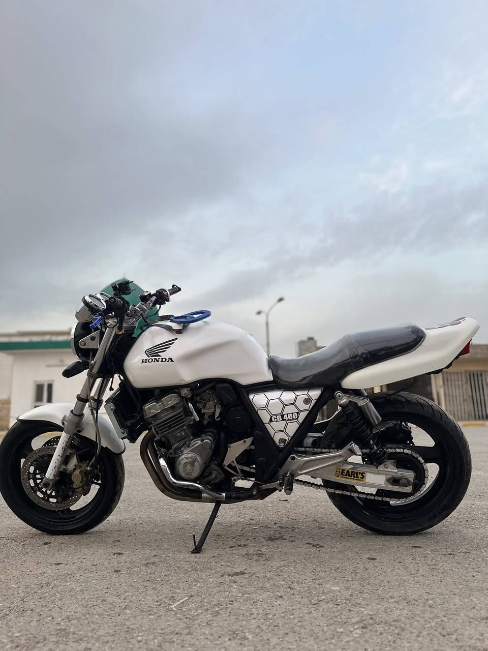 سلام عليكم درجة سيبي فور جيل اؤل400)
16ولف مكينة كير نظافة اهيه إلي تسوالف محرك اهاون ومعدل 1/2/3/ بطناش تايرات نضيفه كهربائيات كله مكفول دشبول حساسات دهن تبوش الكير كله شغال +بيها تزويد من شركة :أوراق كملة اصولي كمرك بس ترقم السعر 1600وبيها. مجال شي بصيط :مكاني صلاح الدين رقمي:***********
