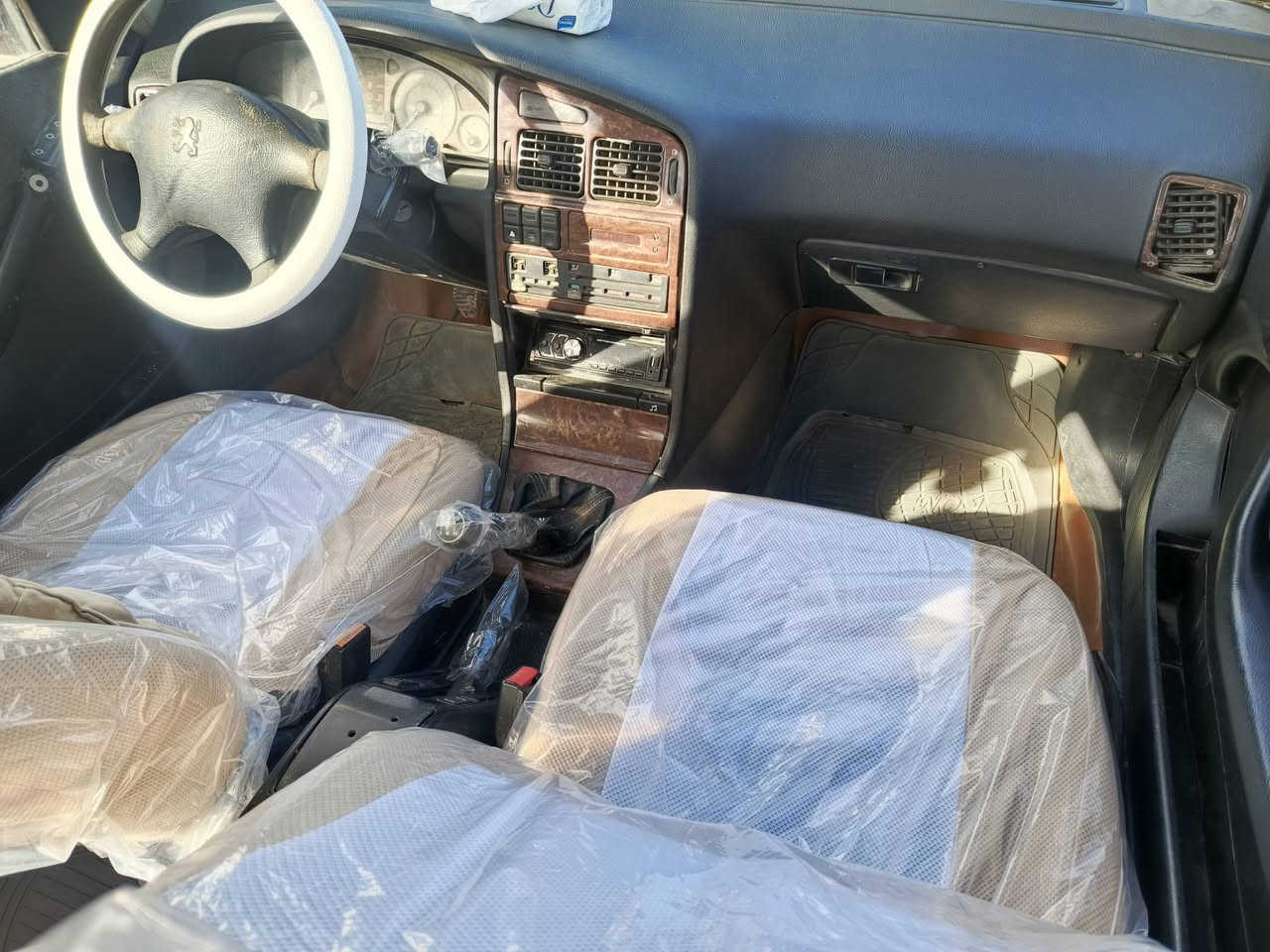 سلام عليكم بيجو لبيع موديل 2015سياره جاهزه من كلشي كير مكينه تخم تاير تبريد كهربايت  شقاله،، مكان سياره واسط لكوت مركز لمدينه
‏‪***********‬‏
