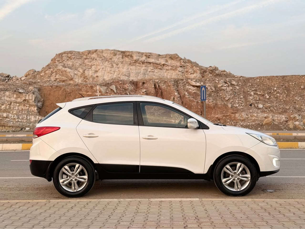 سلام علیکم 
هوندای توکسون
مودیل 2013
مواصفات خليجي
تحكم ستيرن 
بلاجكتور
دبل تليشة
ويل كروم
ابيض ثلجي
مراية كهربائية 
شاشة ايباد
كاميرا
سيارة بي قطعتين صبغ
جاملغ خلفي
باب خلفي
بدون دواخل بدون ضربة
بي مكانين تعديل بارد
سيارة حيل حلو جديد علي وضع شريكة
كير و محرك بشرط
محرك مامفتوح
بدون صوت بخار
سنوية رقم كلة جديد
بي بطاقة بنزين
 تاخم صدر جديد
سيارة مابي مصرف
سعر 133$
***********
***********
مكان كركوك كركوك, العراق
