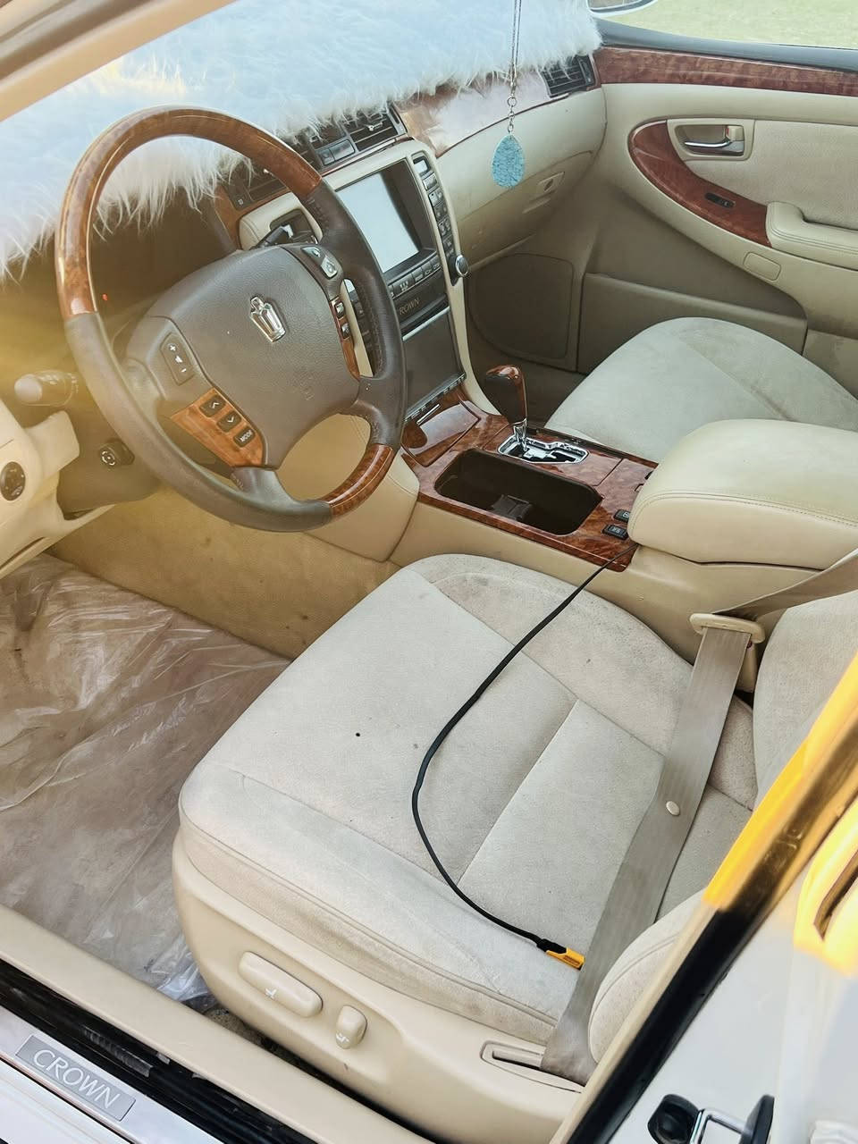 السلام عليكم كراون شاهينه للبيع رقم شمالي تحولي ثانيه يوم موديل 2005السياره بيه صبغ جاملغ خليفي والثاني بيه شويه يم البك لايت شاصي 80 عليه مكينه 3000 المرغوب تفاصيل اكثر اتصل عل رقم *********** والسعر 150 وقابل للتفاوض
