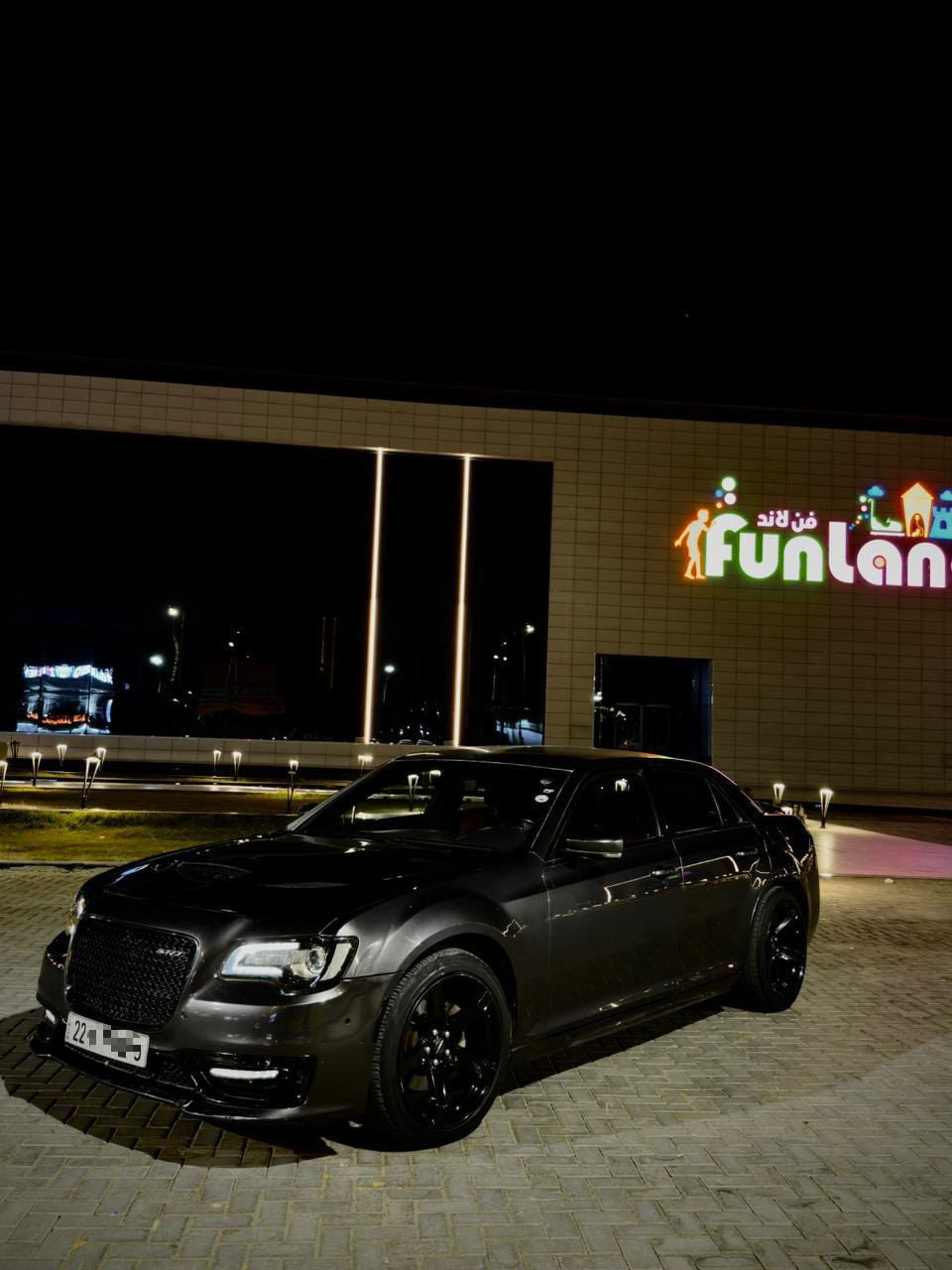 اوباما 300S الموديل: 2021
الفئة: S تو ويل
المحرك: V8 سعة 5700
الوارد: امريكي 
الحالة: كلين تايتل فقط سرقه الدعاميه الاماميه و الخلفيه بدون ايرباك بدون صبغ بدون تبديل كل الايرباكات سليمه
البنيد محدثه للجماليه الاصلي موجود اذا تريده شخط مابي
الباقي كله مكفول 
كير و محرك كفاله 
الممشى: 66 ألف ميل حقيقي بشرط
رقم السيارة: اربيل و السنويه بأسمي تحويل مباشر
المواصفات:
1- فئة S فول مواصفات بدون فتحه
2- بصمة تشغيل
3- برده خلفيه اوتو
4- شفتات ستيرن
5- نظام سبورت
6- كشنات جلد احمر أصل S
7- كشنات كهرباء و خزن
8- كشنات تدفئة و تبريد
9- تدفئة ستيرن
10- مثبت سرعة
11- كاميرا خلفية
12- مرايا جانبية هيتر
13- حساسات اماميه و خلفيه 
14- دخول ذكي (بصمة)
15-ويل قياس 20 نجمه خسفه قوية
16- سقف رولز متغير الالوان
17- مري قلاب اوتو
وباقي مواصفات فئة S المعروفة
السياره كلش نظيفه و كلش معتني بيها و الصور كدامك تجي تشوفها بعينك و تحكم

السياره ستوك مبقيها على وضع الشركه بدون اي برمجه و بدون اي شي حتى حجر البيئه موجود
مكان السياره كربلاء
سعرها $285 وبيها مجال للشراي اتصل وتدلل:
***********
