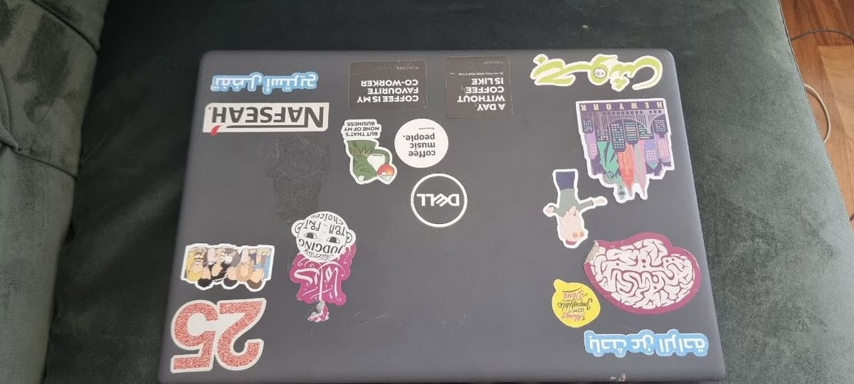 Dell Latitude 3510 – استعمال قليل جداً، نظافة 100% Dell Latitude 3510 – استعمال قليل جداً، نظافة 100%

للبيع لابتوب Dell Latitude 3510 بحالة ممتازة جداً، استخدام خفيف ونظيف، ولا يحتاج أي صيانة.

المواصفات والحالة:

* معالج Intel Core i5 الجيل العاشر
* RAM 8GB
*هارد ٢٥٦ كيكا ssd 
* كرت شاشة Intel UHD Graphics
* نظام Windows 11 أصلي
* بطارية بصحة 100%
* نظافة 100%
* الشاحن الأصلي موجود مع الجهاز
* جميع الستكرات الموجودة على الغطاء الخلفي قابلة للإزالة بالكامل إذا رغب المشتري
* مناسب جداً للشغل المكتبي، الدراسة، والاستخدام اليومي

Dell Latitude 3510 – استعمال قليل جداً، نظافة 100%

للبيع لابتوب Dell Latitude 3510 بحالة ممتازة جداً، استخدام خفيف ونظيف، ولا يحتاج أي صيانة.

المواصفات والحالة:

* معالج Intel Core i5 الجيل العاشر
* RAM 8GB
* كرت شاشة Intel UHD Graphics
* نظام Windows 11 أصلي
* بطارية بصحة 100%
* نظافة 100%
* الشاحن الأصلي موجود مع الجهاز
* جميع الستكرات الموجودة على الغطاء الخلفي قابلة للإزالة بالكامل إذا رغب المشتري
* مناسب جداً للشغل المكتبي، الدراسة، والاستخدام اليومي، شغال بالنسبة للاكسل بشكل كلش قوي.

السعر: 200 دولار

للاستفسار أو المعاينة، يرجى التواصل على الخاص.

السعر: 200 دولار 

للاستفسار أو المعاينة، يرجى التواصل على الخاص.
المكان اربيل، شارع ١٠٠ مجاور دريم ستي

رقم التواصل ***********
