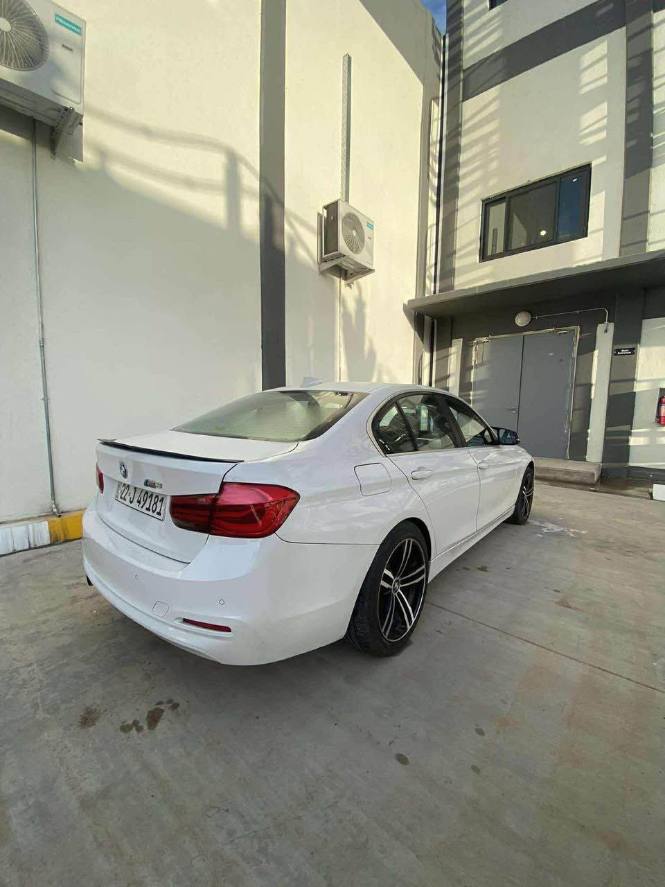 مرحبا للبيع بي ام دبليو خليجيه ومعروف مواصفات الخليجي سيارة جاهزه من كلشي كل نقص مابيها صبغ فقط جاملغ وبنيد والباقي كله مكفول سعرها 157 للأتصال ***********
