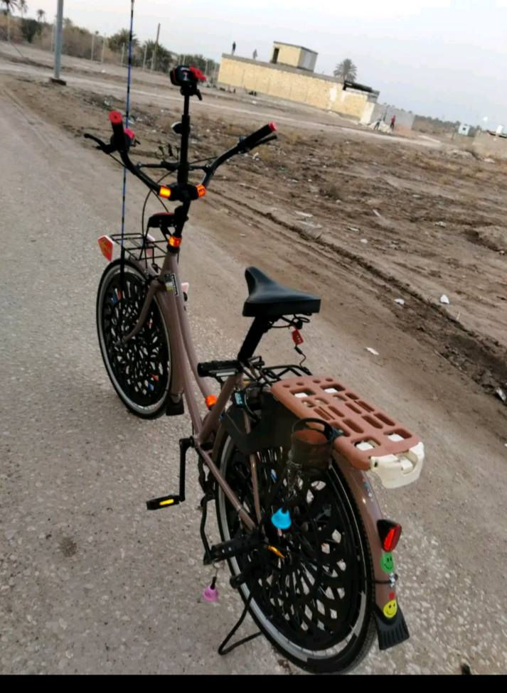 سلام عليكم بايسكل للبيع نضيف شخط ما بي  العنوان القاسم السعيدي مديل 2021 مجنبز  فول مواصفات السعر خاص  او الاتصال على الرقم وبي واتساب  ***********
