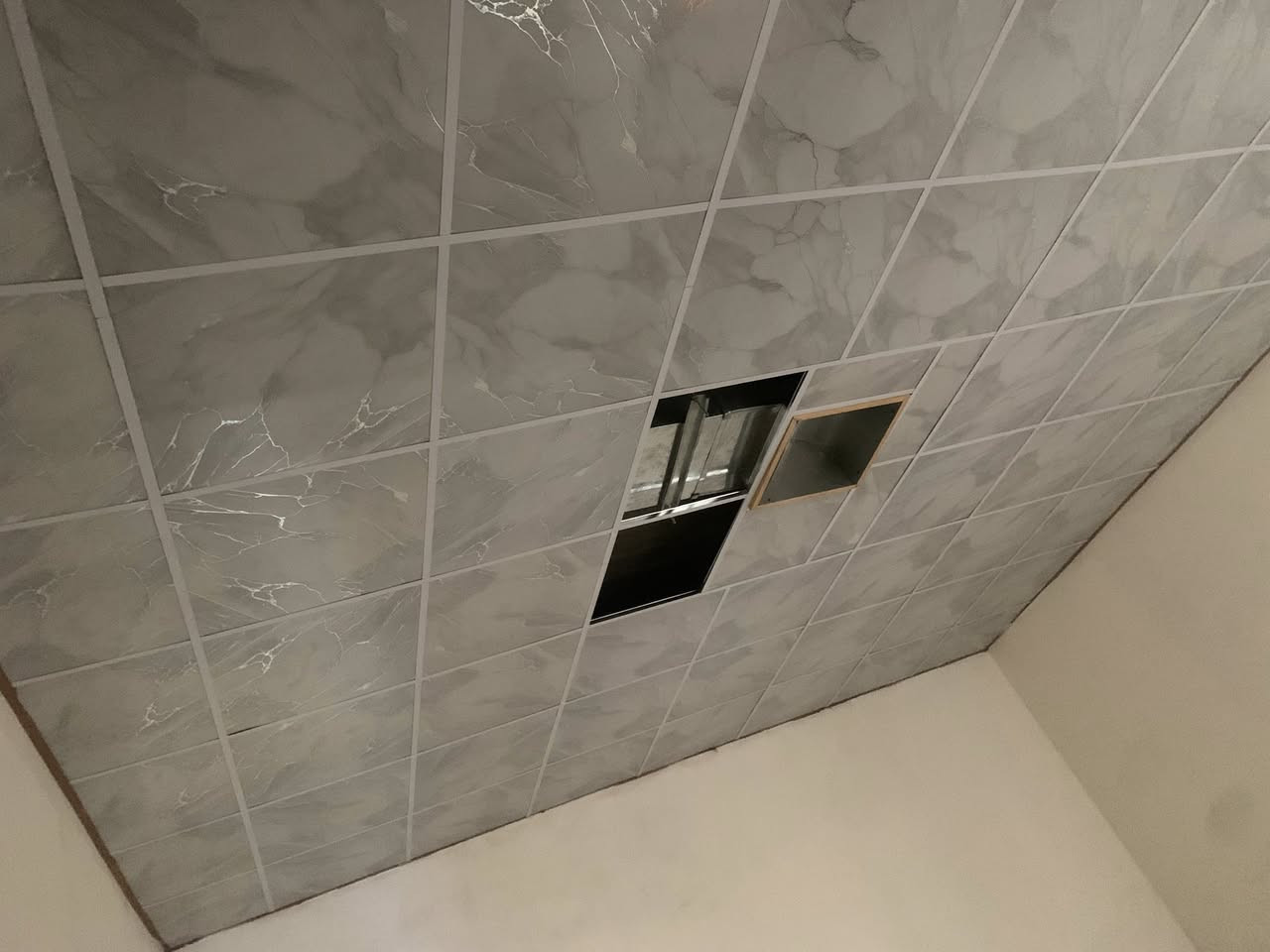 اسطه سقوف
المتر العدل 1500 

متر طابقين الديكور 2500

*********** 

واتساب
