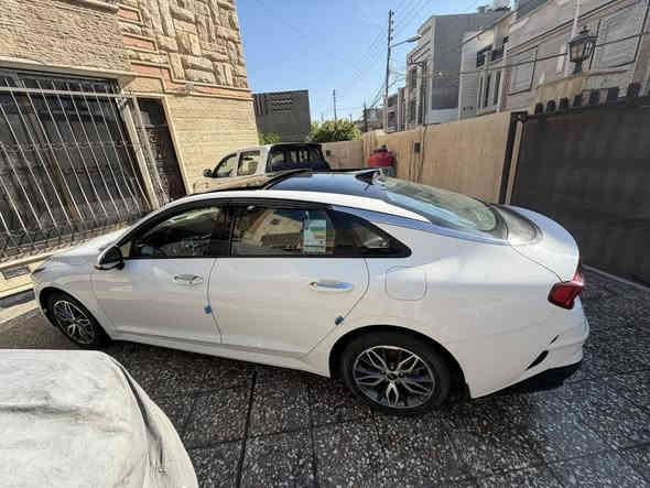 السلام عليكم k5 خليجي للبيع موديل 2022 مواصفات فول 1/1 بصمة وتشغل عن بعد وبانوراما  كشنات جلد كهرباء تدفئة كشنات لايت وبك لايت لد على طول البك لايت شاشة كبيرة تدعم ابل كار بلي 5وضعيات قيادة السيارة بيها طخة خفيفة ومصلحة باب عكس السايق بدون فتح وبدون دواخل السيارة جديدة بمعنى الكلمة ومناقصها اي شي ماشية 77000 أربيل باسم شركة تريد تحويل أو وكالة ماكو مشكلة السعر 212$ وبيها مجال مكاني بغداد/ الدورة للاستفسار ***********
