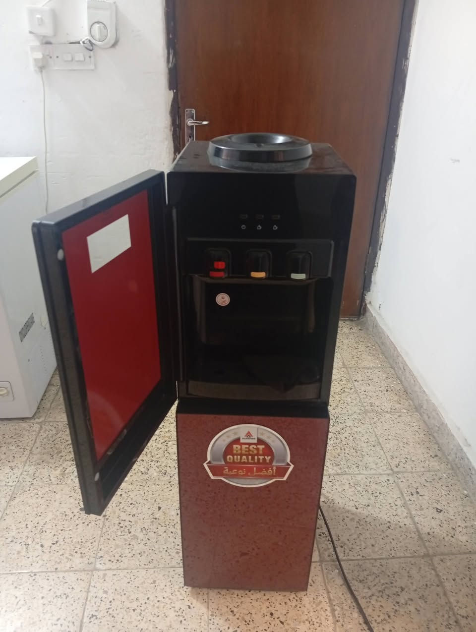 السلام عليكم هذا براد الحافظ مستعجل على بيعته 125 وبي مجال بسيط وهذا رقمي يلي يحب يتواصل وياي ***********

