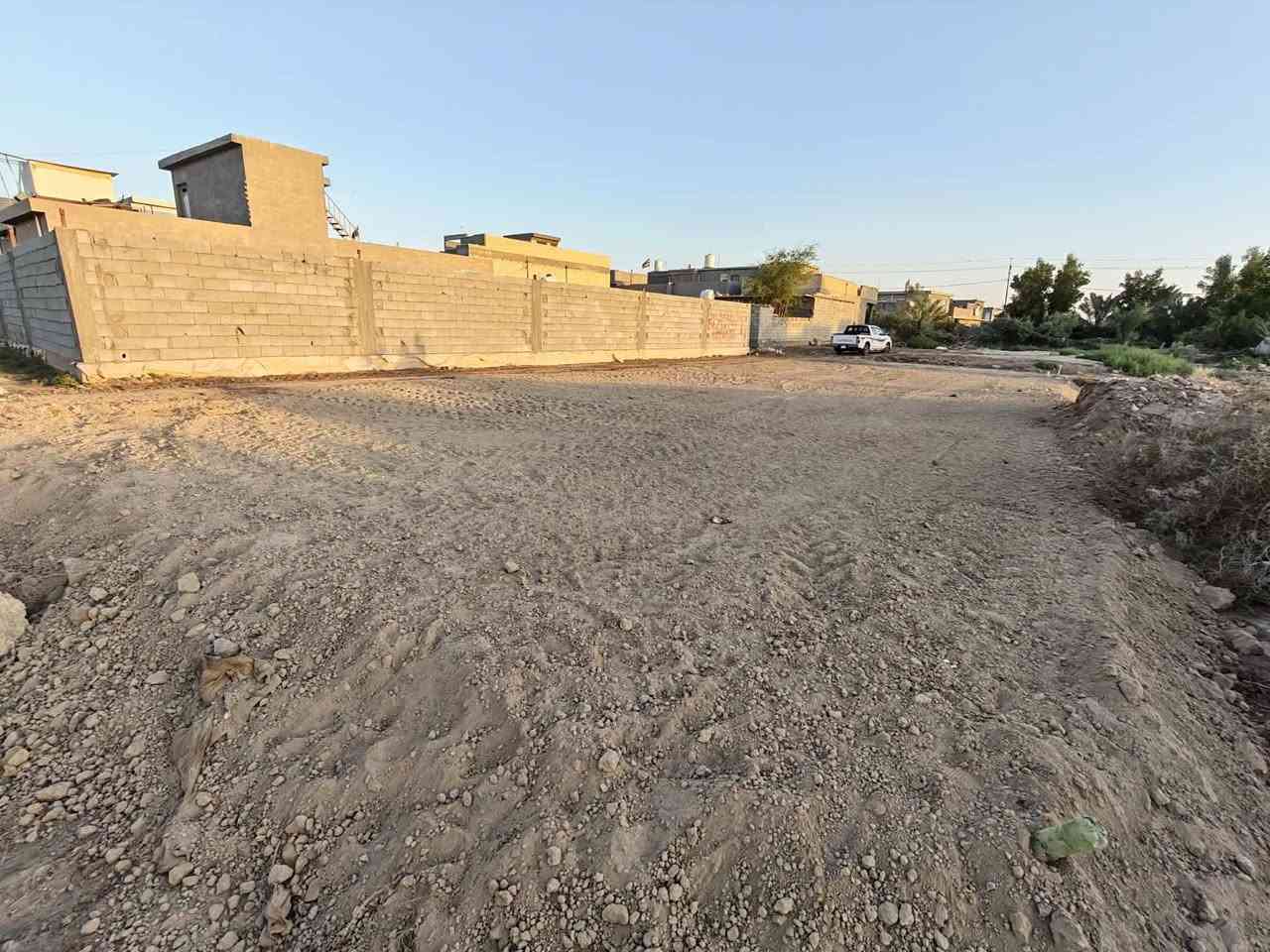 السلام عليكم
قطعه ارض 150 متر للبيع منطقه بغداد حي العهد 
واجهه 6 وربع 
نزال 24 
مي ومجاري وكهرباء وتبليط يبعد عنها 10 مترات 
للاستفسار 
***********

