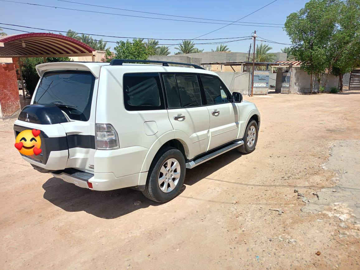 سلام عليكم باجيرو موديل ٢٠١٥ مكفولة كفاله عامه رقم جديد سنويه جديده فول مواصفات واحد على واحد كشنات جلد كهرباء تحكمات فتحه سقف تبريد ثلاث قطع زراك لايت كامره خلفيه سياره جديده محرك ما مفتوح بيه برغي ماشيه ١١٤ سويج عدد ثنين مكان السياره الديوانية السعر ١٦٥ وقابل للتفاوض ***********
