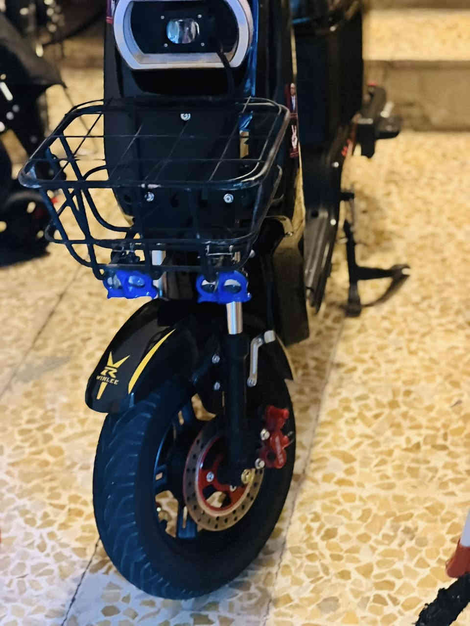 سلام عليكم اخوان دراجه R8 المرغوب والمعروف بسوك مستخدم شهرين فقط تجي تشوفو كدام عينك احله من الصور 5 بطاريات 32امبير شرط كلشي احمل بيها سرعتها 109 عقل رياضي تجي تشغل وتمشي العنوان موصل حي الاخاء سعر 425 بيها مجال  ***********
