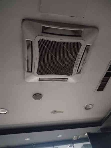 اغراض مطعم للبيع سبالت الواحد 400$كراسي اربعه وميز 100$براد 15ورقة$ واكو غراض مطعم كامله موجودة اربيل ***********
