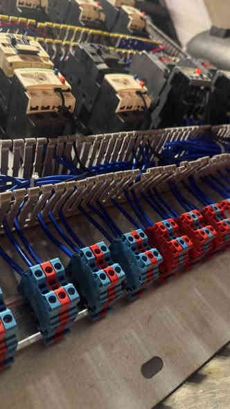 ..🥀 اللهم صل على محمد وال محمد 🥀 ..

|| ابداع جديد من مجموعة #سمارت_برو smartpro ||

تم وبفضل الله اكمال بورد صناعي ATS للسيطرة على عدة ماطورات وبأستخدام أجود الماركات العالمية 😍😍.

💥 حجم البورد : 80cm * 120cm .
💥 الماركة المستخدمة : شنايدر جان الها الحجي بالبورد استاذي 😎✅ كونتكترات واوفرلودات وقواطع وكلشي 🌚 .

📞 إذا عندك اي استفسار راسلني ع الخاص أو اتصل مباشرة واني بخدمتك : ***********

#العراق #كربلاء #كهرباء #تصاميم #بوردات #ATS #فن
#اكسبلور #تأسيسات #كهربجي
