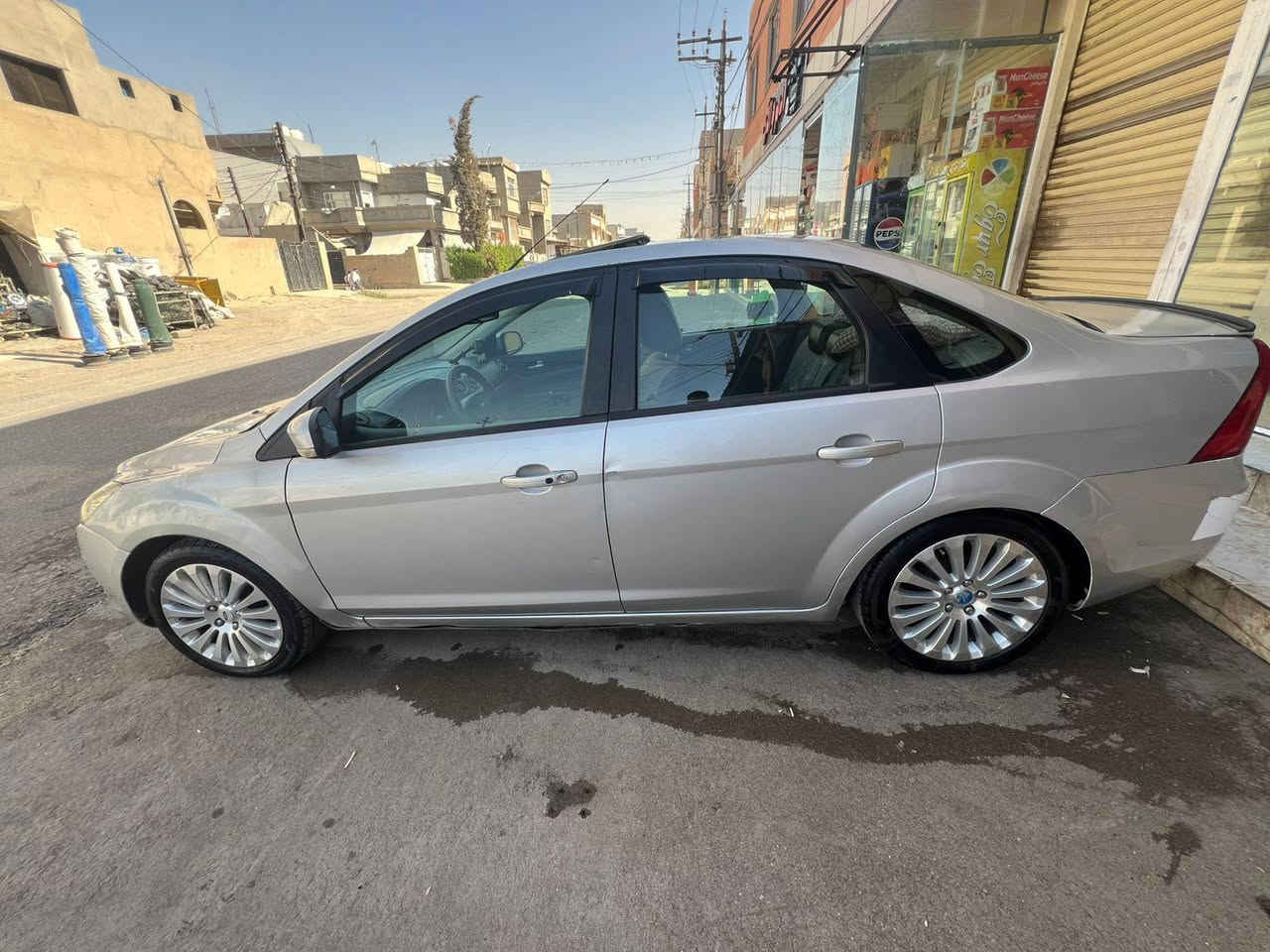 سلام علیکم
فۆرت فۆکس 2011 تیتانیۆم فول فول مواسەفات 
دوو کوشین هیتەر 
تەعدل سورحە 
چار جام کارەبایی ئۆتۆ 
بەسمە 
69 وەرەقە و محامەلە 
ژم . ***********
