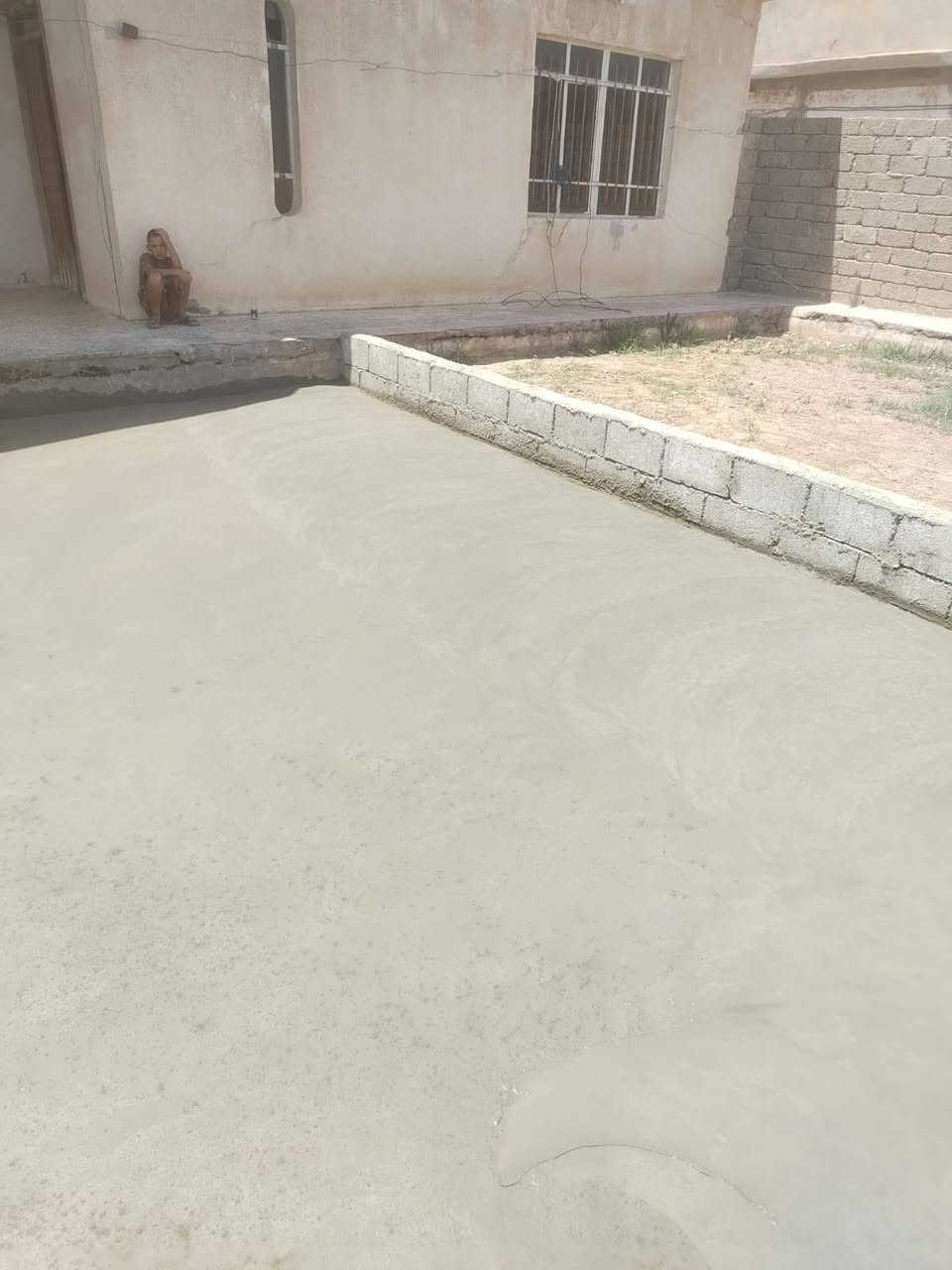 اسلام عليكم يوجد لدينا صب جاهز اوصب مركزي بأسعار مناسبة مع شقل رقم واحد تريد بلمتر تريد بلمكعب تريد شقل كطعيه عندك صبت حوش اوعندك داير مال بيت اوعندك قدمت بيت اوعندك صبت كاشي او سيراميك اوصبت لاش احنا حاضرين بتجهيزكم تم صب ارضيه  حوش او حوش مع سقل ميالج او مالج في ناحية القيارة وهذا من فضل الله(***********)
