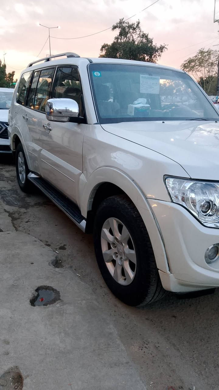 السلام عليكم باجيرو حبتور 2009 فول مواصفات جديدة السيارة مال عائلة اي صبغ مابيهة شرط السونار تخم تاير جديد باتري جديد رقم دولي جديد بأسمي السيارة .السعر 145بيهة مجال قليل مكفولة كفالة عامة العنوان شهداء البياع ***********
