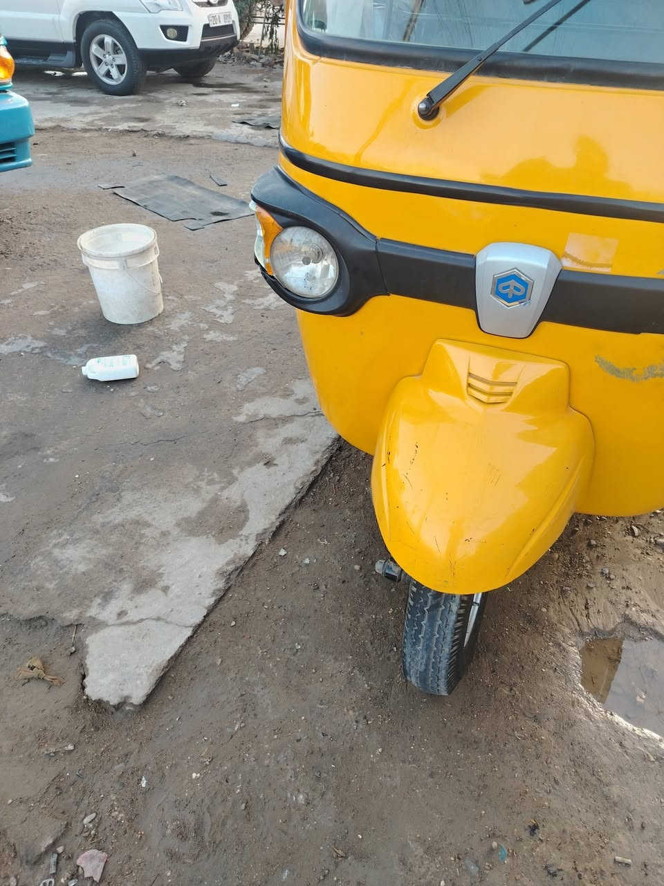 سلام عليكم تكتك بياجو موديل ٢١ كفاله عامه كشر ومحرك وأوراق سعر مليونين و٧٠٠ وبيه مجال عنوان بغداد مدينه الصدر *********** ولشراي يتصل
