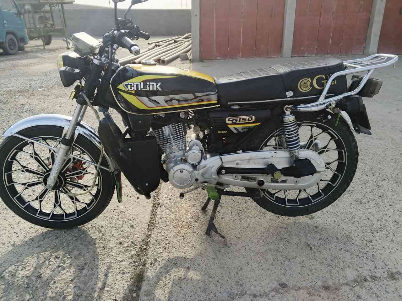 السلام عليكم للبيع دراجه مديل 24دراجه 
كامله مابيها اي نقص الدراجه بيها منفيز 
مكان الدراجه سامراء التصل الستفسار 
***********
