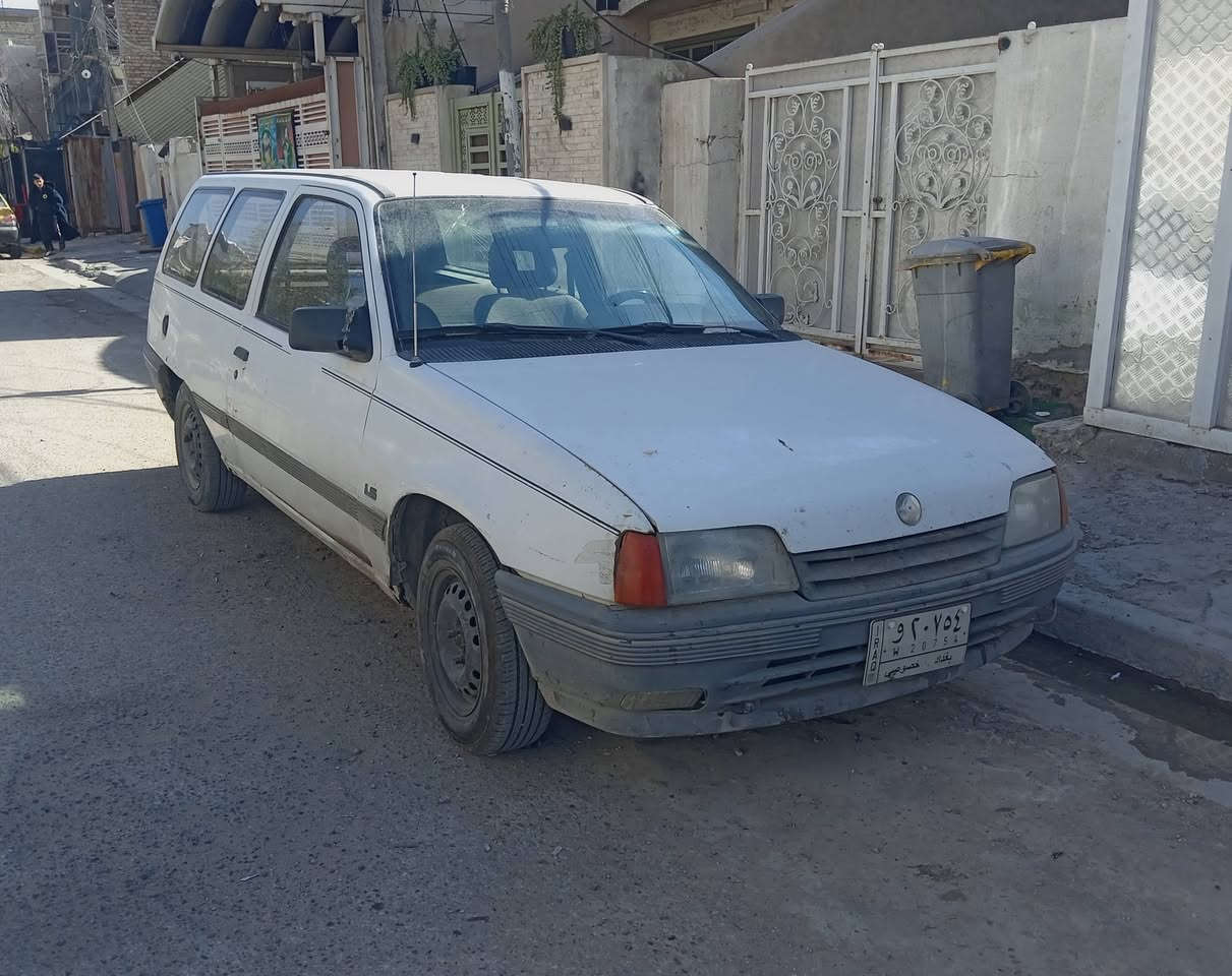 اوبل موديل 91 محرك وكير بلادي سياره كير عادي حداديه جيده سياره تخم تاير جديد كهربائيات كلها شغاله وكلها بلاديه سياره بلاديه بدون حادث وبدون ضربه وبدون صبغ السعر 29 ورقه بيها مجال بسيط استفسار على هذا الرقم*********** محمد العنوان بغداد الشعب
