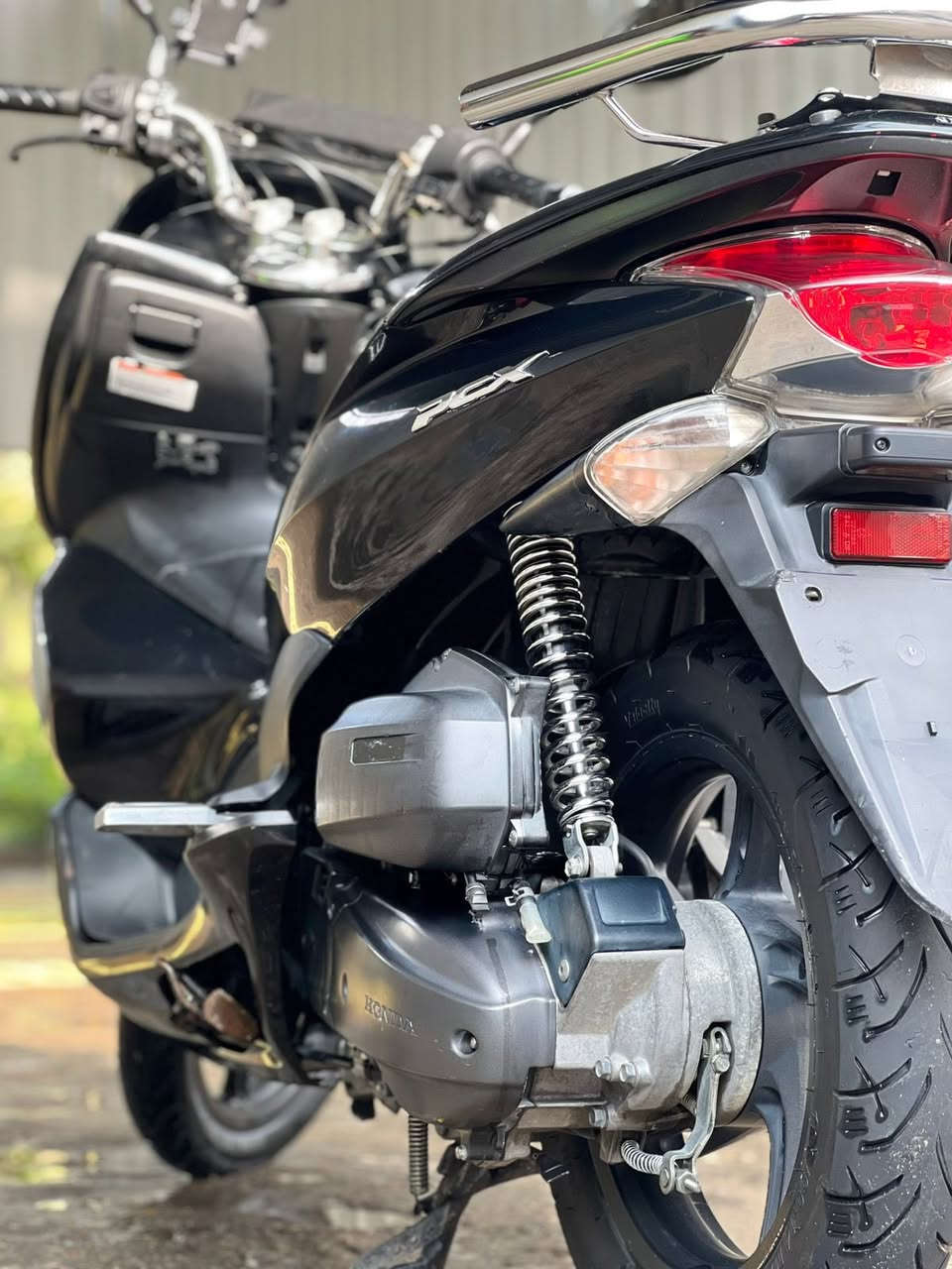 PCX 
نَضيفه جيل أول مكينه 150cc كامله مكمله 
 
حَساس ستان
حَساس بريك 
السـعر للتواصل مـاسنجر او على الرقم ادناه :  
***********

العنوان : الحُريه شارع الرَبيع 📍.
