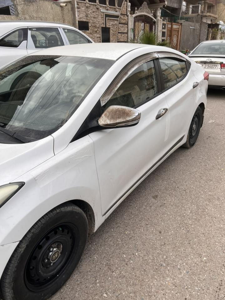 النترا 13 خليجي بيها باب خلف السائق صبغ وبيها باردات وتكحيلات ماشيه 220 مكينه 1600 دوش مكان السياره مدينه الصدر رقم الهاتف ***********
