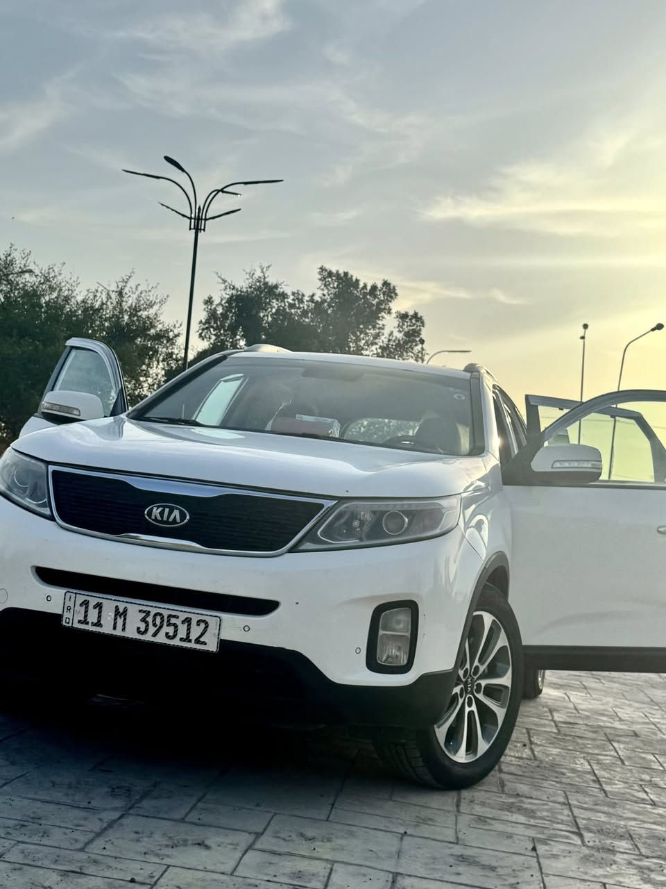 كيا سورنتو 2015 خليجي مواصفات
 والسياره جديده لوك ماشيه 200 الاف
مكفوله من الصبغ والضربه ومن كلشي بيهه ملاحضات اشويه السائق كهرباء
10 ايرباك
3 قطع تبريد+ تدفئة 
داخل كلش نضيف
مري أقلاب تحكم استيرن
زراك لايت
لايت زنون
ويل 19 خمسه ويل كب
كلايت لد
محرك 6 سلندر 3500
7 راكب
بصمه
السياره مكفوله من كل شي من ضربه ومن الصبغ ومن المكينه  مواصفات رقم بغداد دولي بسمي
مكان السياره بغداد / زيونه
السعر 190$ قفل ملاحضه السياره بيهه ملاحضه طخات 
سياره موضحه بل فيديو موضحه بل صوونر 
قبل لا تتصل سياره سعرهه قفل 
الاستفسار ***********
