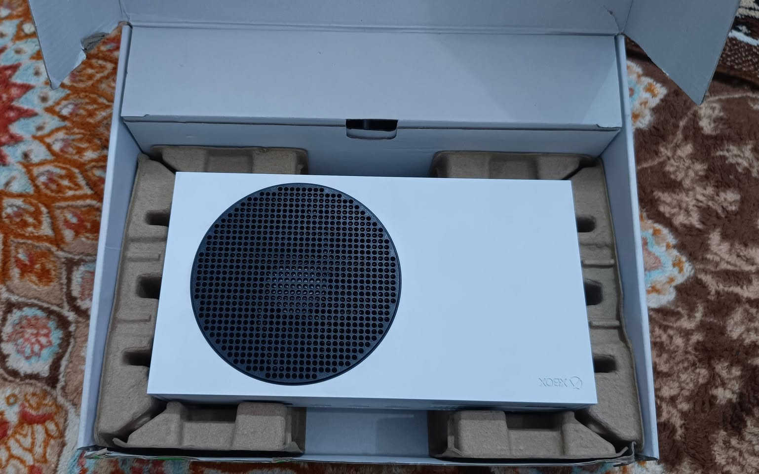 السلام عليكم اكس بوكس سيريس اس مستعمل ذاكره جهاز 512 جهاز ما داخل صيانه وجوستك ايضاً  داخل صيانه ويجي معه جهاز كامل ملحقات اصليه 
سعر الجهاز 300الف وبي مجال 
عنوان بغداد جسر ديالى 
رقمي ***********
