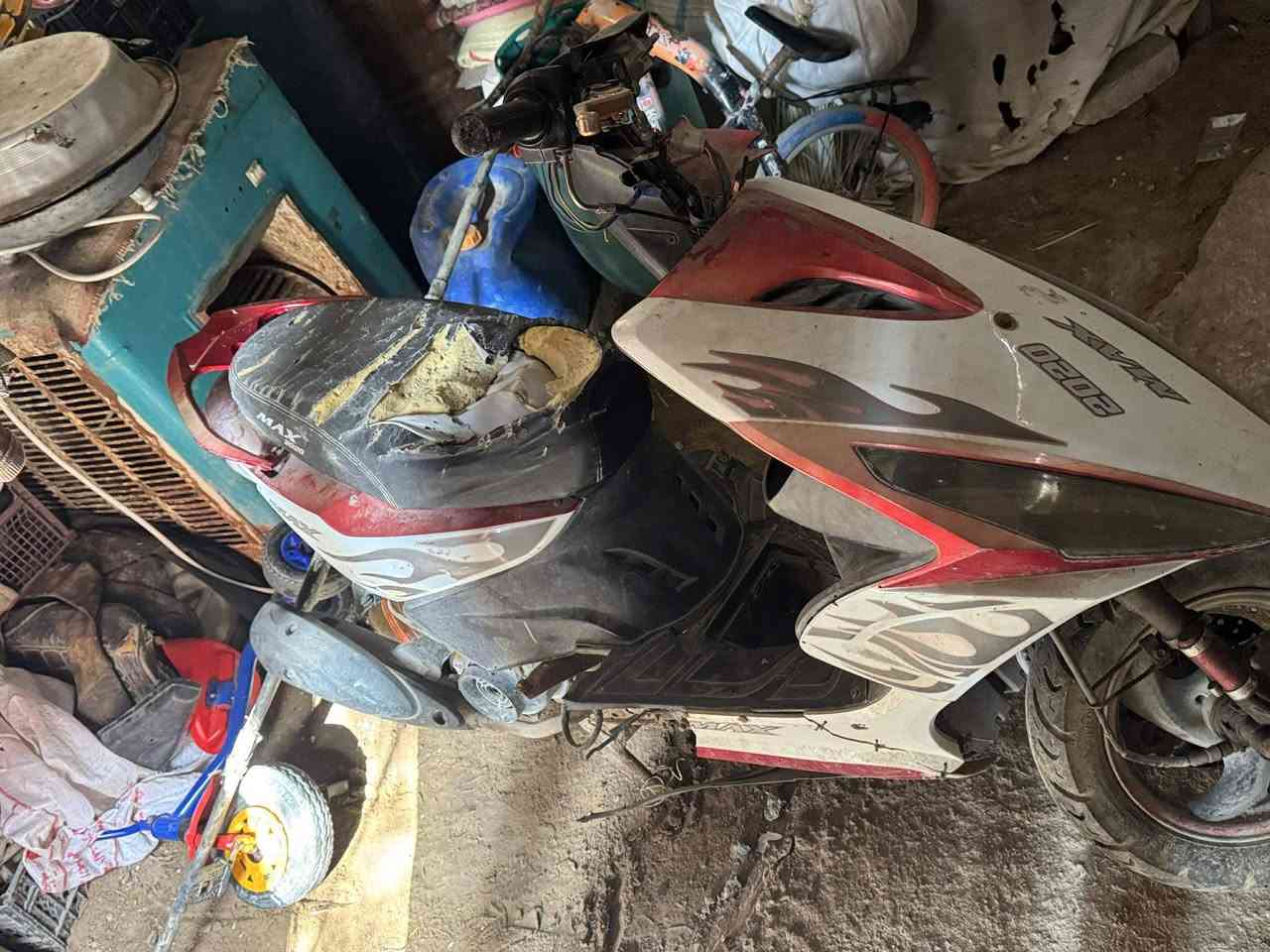 ماكس للبيع دراجه عطلانه طافيه ابيع كومه حديد  دراجه نضيفه بس متروكه  ومحد غاسلها


**إذا كنت صاحب هذا الإعلان وتريد حذفه لأي سبب، رجاءا أرسل رسالة إلى الدعم الفني**