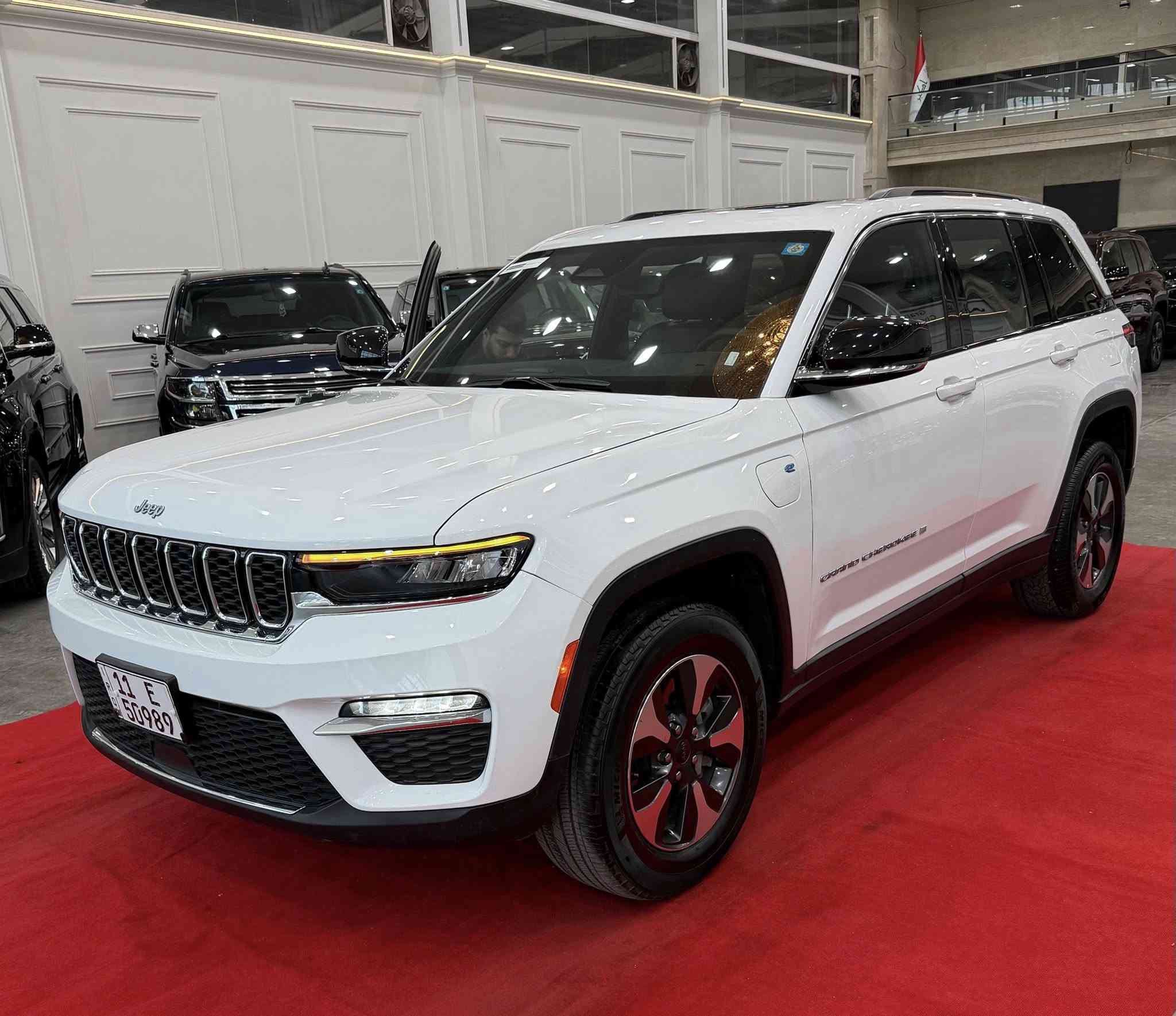 السلام عليكم
للبيع 2024 Jeep Grand Cherokee, Limited 4Xe
عداد :31الف ميل
داخل جلد أسود
بانوراما
تحكم بالستيرن
شاشات عدد 3
شاشة كبيرة
كراسي امامية كهرباء
ميموري كرسي السائق
تدفئة مقاعد امامية
تدفئة مقاعد خلفية
تدفئة ستيرن
خاصية دخول بدون مفتاح
كاميرا خلفية
رادار امامي 
رادار جانبي
تحديد مسرب 
مثبت سرعة تفاعلي
تشغيل عن بعد
باب الصندوق كهرباء
نظام STOP/START ENGINE
نظام صوت ALPINE
حساسات خلفية
اوتو بريك خلفي
هاند بريك كهربائي (بصمة)
اضوية امامية LED
اضوية امامية زينون عالي/واطي
كشافات ضباب زينون
4 وضعيات قيادة
اضوية خلفية LED

حادث باب وجاملغ مبدل نفس لون 

العنوان بغداد الكاضمية قرب مرور الكاضمية معارض جكوك شركة البحر المميز

للاستفسار :***********
