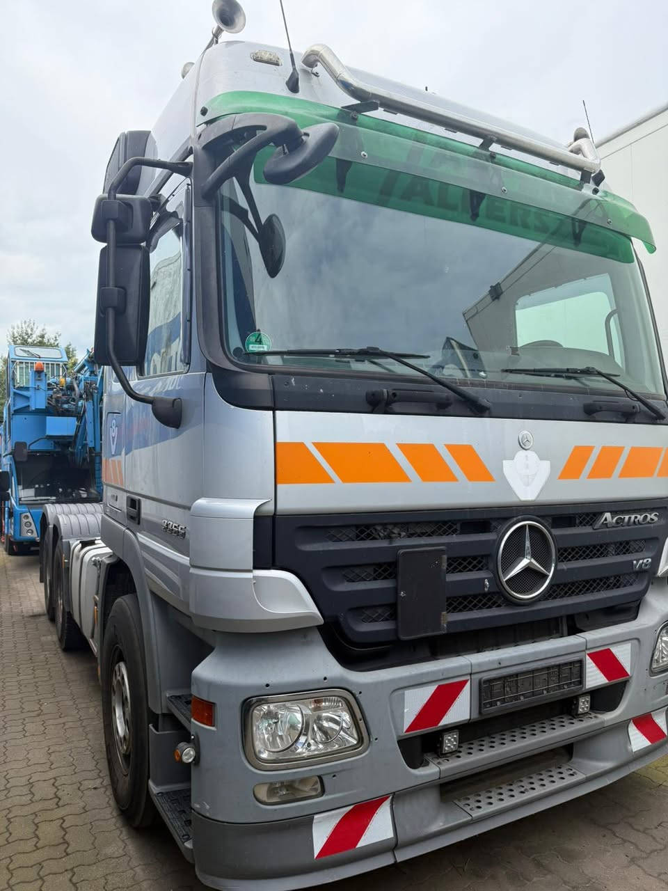 (( الله خير الرازقين )) 🍒   مباع   🍒

السلام عليكم .... اللهم صَلِ على محمد وال محمد.💐
.. اكتروس سكس راس …. 6x4 …. حجم 3355 …. موديل 2009 …. 8 سلندر …. مجموعة سبرنك …. وارد ألمانيا …. 🇩🇪 …. 
🌷معرض (( يوسف شاحنات أوروبا )) .... العراق …. بغداد ...جرف النداف قرب الشركة العامة للسيارات 🌷...للأستفسار الاتصال او الواتس اب .... بالأرقام 🔸(( 009647827373586 ))    
         يوسف _ العراق
               (( 00491631797848 ))🔹
                 ابو يوسف _ ألمانيا
.... نرجو الأنتباه .... أوقات الأتصال من .... الساعة 9 صباحآ حتى 10 مساءآ ….
