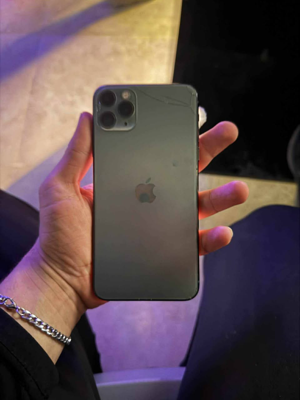 آيفون ١١ برو ماكس
شاشة مبدل اصلي 
٢٥٦ كيكا 
فيس إيدي شغال فول 
فقط ضهر بي. كسر 
كاميره فول 
مكان سيم شغال 
سماعات ١٠٠/١٠٠
سعر ٣٥٠ بي مجال للشراي
يخابرني ***********
