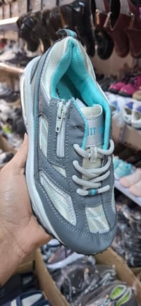 مشكل بناتي • ٥ قطع