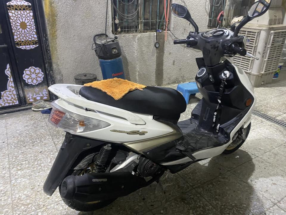 السلام عليكم تم اعاده النشر بسبب الوعود الكاذبه دراجه سكنس فحل كوري كولد طلاعات نوزل شاشه ثلاث الوان الدراجه مكينه مفتوحه ونقصه فقط عرموطه هندر والباقي كله كامل والكفرات هذن نضافتهن كبالكم نكره بكل وكت كهربائياته كله شغاله باتري جديد ودوشمه كشن جديده الدراجه مال بيت رايده 675وبيه مجال حك الجيه مكاني بغداد البنوك رقمي ***********وبيه مجال حك الجيه
