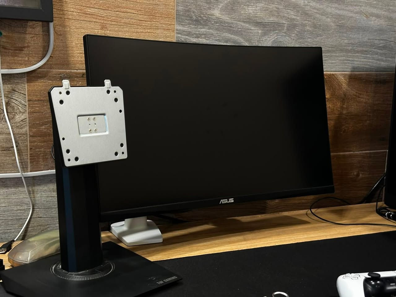 • شاشة كيمنك بلي ، بيسي 
  Asus tuf gaming VG24VQE FHD 165 HZ (24 inch) تدعم Freesync وال crosshair من خلال التحكم باعداداتها نظيفة مع كيبل الدسبلاي، 
والستاند • ⁠
نضيفه جدااا شخط مابيها اخت الجديده استخدام قليل
بـ 300 ألف وبيها مجال


**إذا كنت صاحب هذا الإعلان وتريد حذفه لأي سبب، رجاءا أرسل رسالة إلى الدعم الفني**