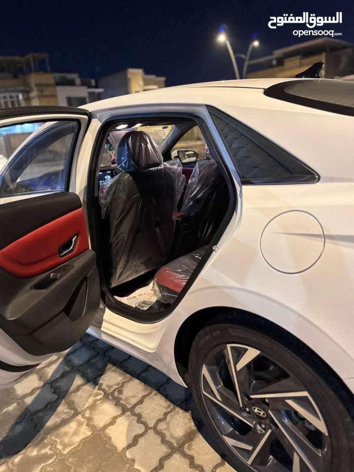 السياره جديده بمعنى الكلمة ماعده كم شخط موضح بصور           . السعر 137 

النترا.    2024     رقم أربيل     ماشية 32 ونص

    

المواصفات فوووول      .      محرك 1500 دبل نوزل دوش 

شاشه ديجتال 

بصمه                            جام عل ريمونت اوتو 

كشنات جلد 

هند بريك بصمه         تحويل.  اووكاله

اوتو هولد                  

فتحه سقف                   

محرك 1500دبل نوزل                            

حساس لايت 

حساس خلفي بلادي 

حساس أمامي بلادي 

تبريد قطعتين

كاميرا خلفيه بلادي 

جي بي اس

نضام تشغيل الكاميرات 

شاشه  كبيره اصلي ابل كار بلي 

نضام ترحيب مري شفط

نضام مود درايف إيكو وسبورت و عادي

تحكم ستيرن فول 

ويل كب كروم حجم 17

لد امامي نهاري

 شباك نيكل

مانع انزلاق

مانع انحدار 

لايت عدسات زنون 

ايرباكات

جهاز موازنه ABS

للاستفسار الاتصال السيارة 

***********
