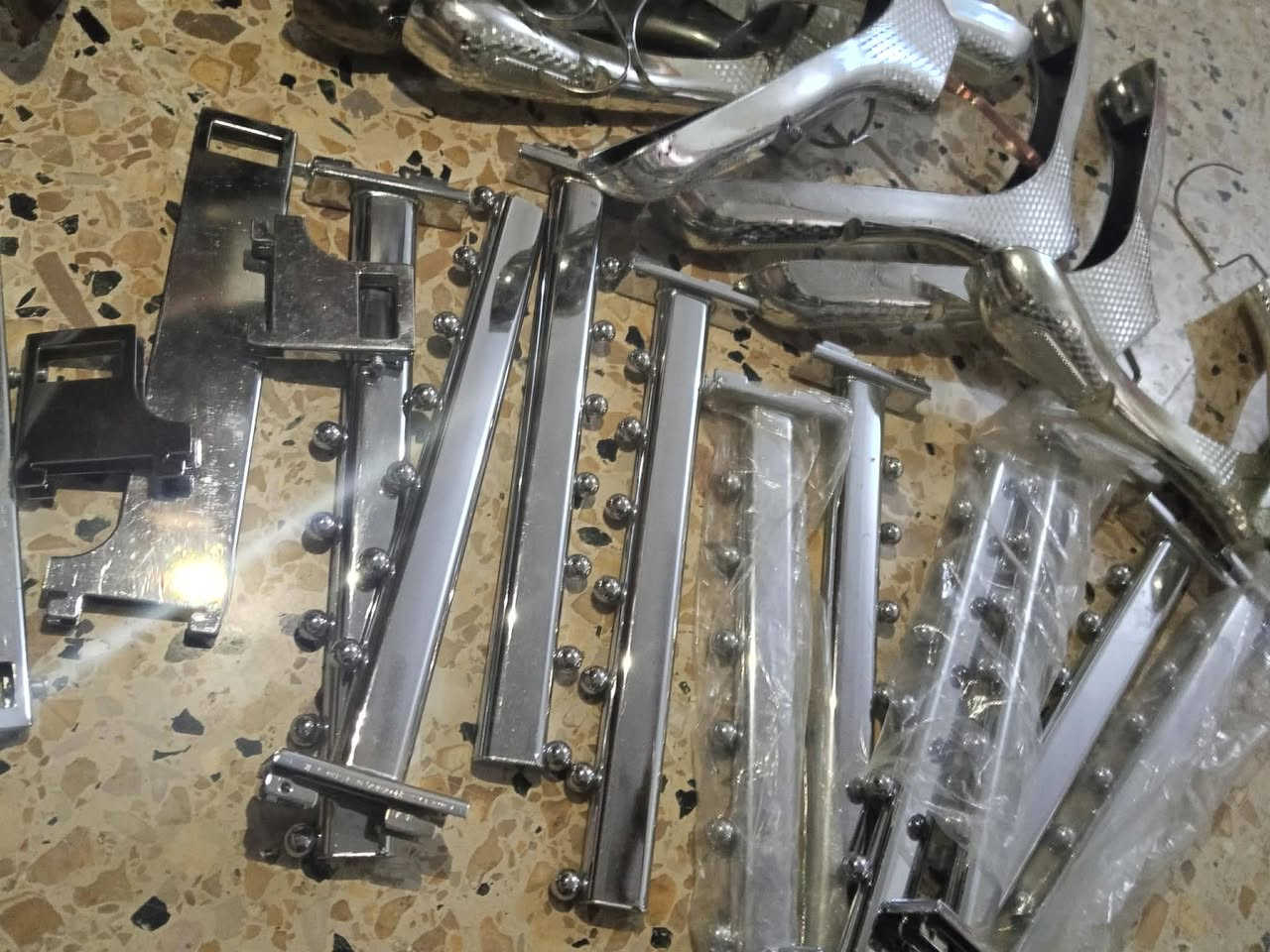 جهاز أوڨن أخو الجديد حجم چبير يشتغل ع الوطنية والمولد سعره ٦٠ الف.واجهزة ليزر واحد جديد والثاني مستخدم الجديد سعره ١٠٠ الف والمستخدم سعره ٥٠ الف . والله العظيم مأخذ الواحد ع ١٩٥ الف.ومعدات محل كامله من رفوف وتعاليك وإهوايه شغلات سعره كلهه ٢٠ الف علمن الأغراض مواليه اني مكلفه بالنشر


**إذا كنت صاحب هذا الإعلان وتريد حذفه لأي سبب، رجاءا أرسل رسالة إلى الدعم الفني**