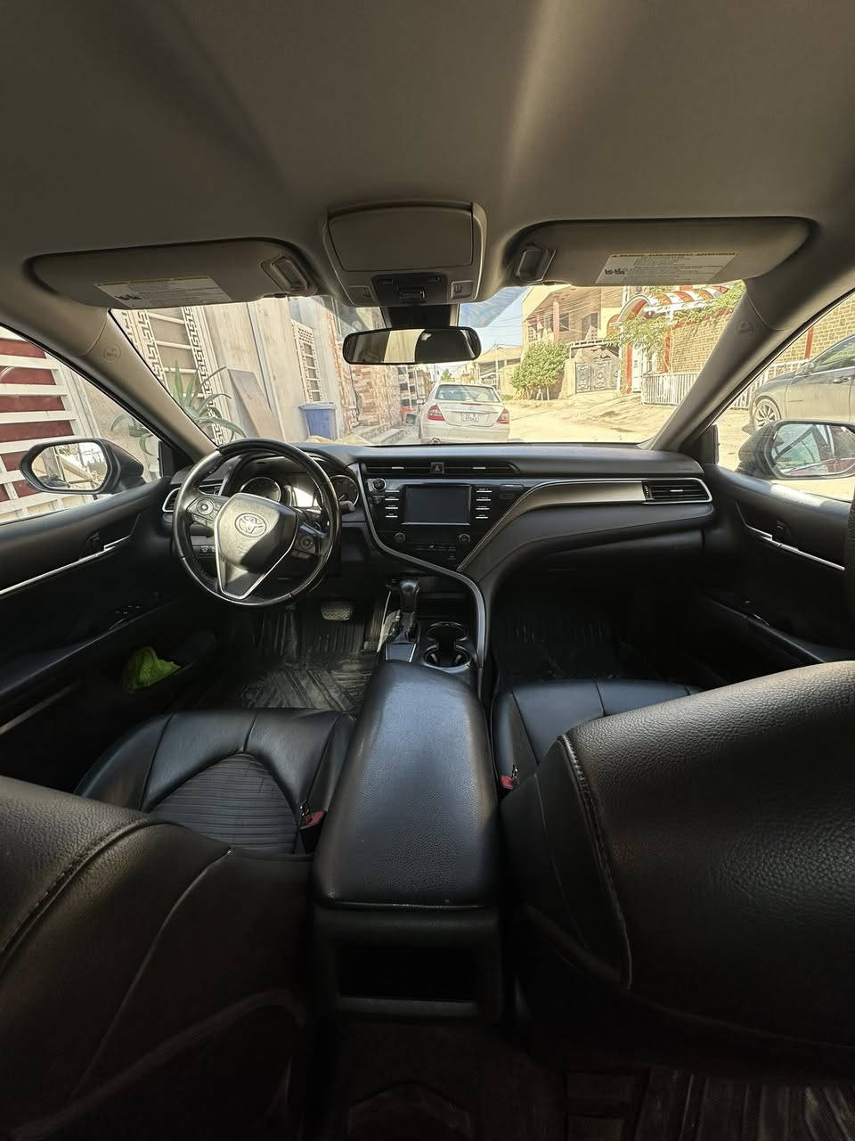 ⚠️للبيع فقط كامري se وارد كلين  يعني بدون ايرباك وبدون دواخل انتبه كلين مثل ما موضح بالصور والسونار  بيها شگ فقط بالدعاميه ومصلح موديل(2019) محرك 2500   ماشيه 77 الف رقم بغداد مشروع وطني تتحول بأي محافظة 
مواصفاتها 
كامره 
رادار امامي 
تحديد مسار 
مثبت سرعه
مانع تصادم
تحكم ستيرن 
حساس اطارات رقمي
نظام اقتصادي 
كرسي السايق كهربائي 
لايت زينون بلادي
شاشه كار بلي 
كراسي جلد 
الجامات اربعتهم اوتوماتيك
تبريد تدفئه فول
دواخلها اسود ورصاصي
السياره عمرها مشامه بانزين عادي كله محسن يعني شرط انسه شي اسمه دوانز واخلي ارقى دهن الها ميتاسو 0/16 واسأل عنه
ملاحظه صاحبها المستوردها يكول اول ما جبتها بدلت الها تورباين ودهن الكير مبدل اصلي ضمان شركة تويوتا يعني متحتاج تبدللها 
واكفل السياره الك محرك وكير  وحداديه وترايك من الشمال للبصره وعلى شرط خلي بانزين عادي اذا حاب 
مكان السياره بابل شرط التحويل ثاني يوم
السعر 205  رقم بغداد 
رقم الشاصي 4T1B11HK0KU183523
 رجاءاً الميعجبه السعر اشمرلك كلمة حلوه وتوكل لتكسر بحلال الناس 
تتواصل عالواتساب ☎️***********
اتصال ☎️ ***********
