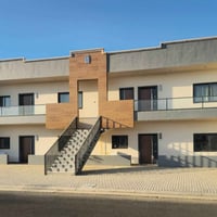 الى اصحاب الشقق (التون هاوس ) في مجمع بوابة الكاظمية ❗️ .. عندي قطعة 1...