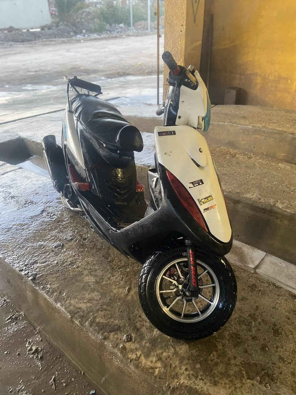 ماكس عدله كابريتر يباني كلها شغاله الدراجه بلاديه وحلوه وسعرها 350بيها مجال للشراي اتصل ودلل ***********
