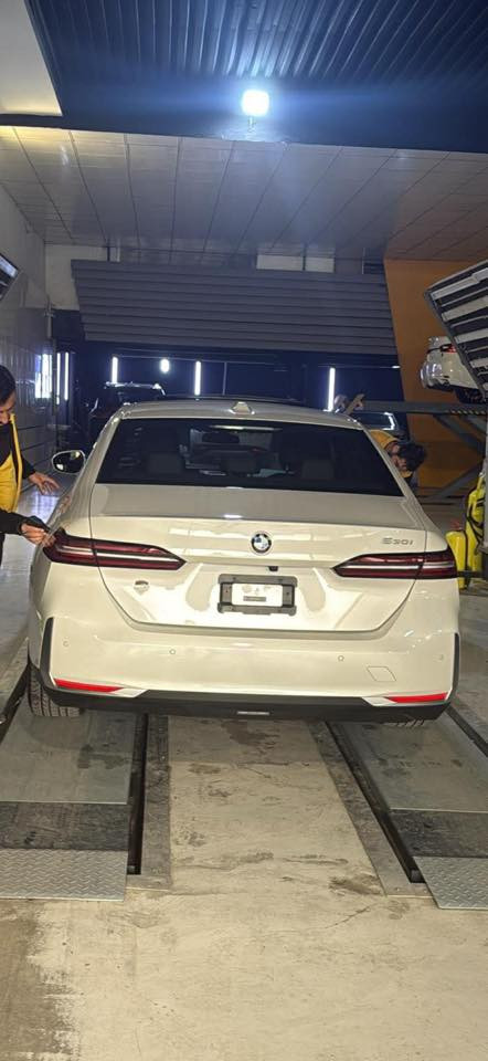 السلام عليكم
بي ام موديل٢٤  
530i وارد امريكي
ماشية٢٧ مايل
عليها ويل كب حجم ٢٠ ام برو
مرقمة دهوك  
داخله كلين صار بيها حادث بالعراق ابيعها على حادثها
السعر :   (٣٥٠ )ورقة 
للاتصال:***********
