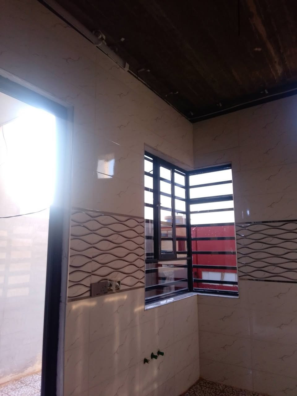 السلام عليكم عندي بيت بالقوسيات المساحه 110 متر طابق ونص زراعي صاحبه رايده 40 وبيه مجال ‏‪0751 851 1081‬‏
