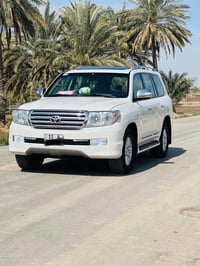 يالله  السلام عليكم لاندكروز 2011 ستينيه اصل V6  كشنات بقلاوه رقم بغدا...